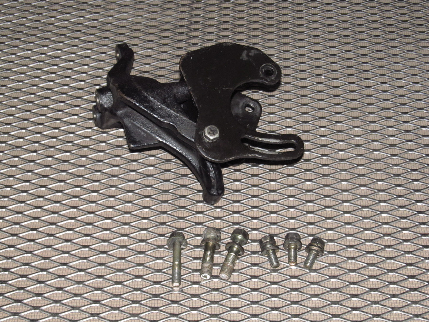 97 98 99 Mitsubishi Eclipse OEM Turbo Power Steering Bracket