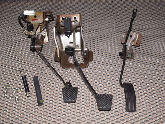 97 98 99 Mitsubishi Eclipse OEM Pedals Assembly - M/T Set