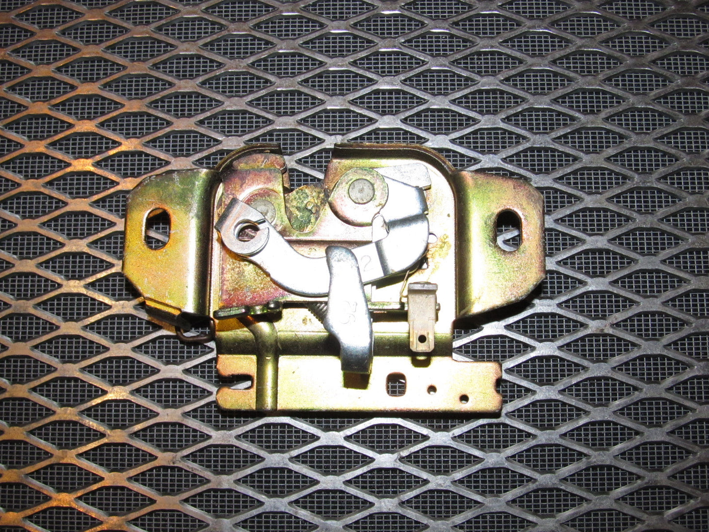 94 95 96 97 Mitsubishi 3000GT OEM Trunk Latch