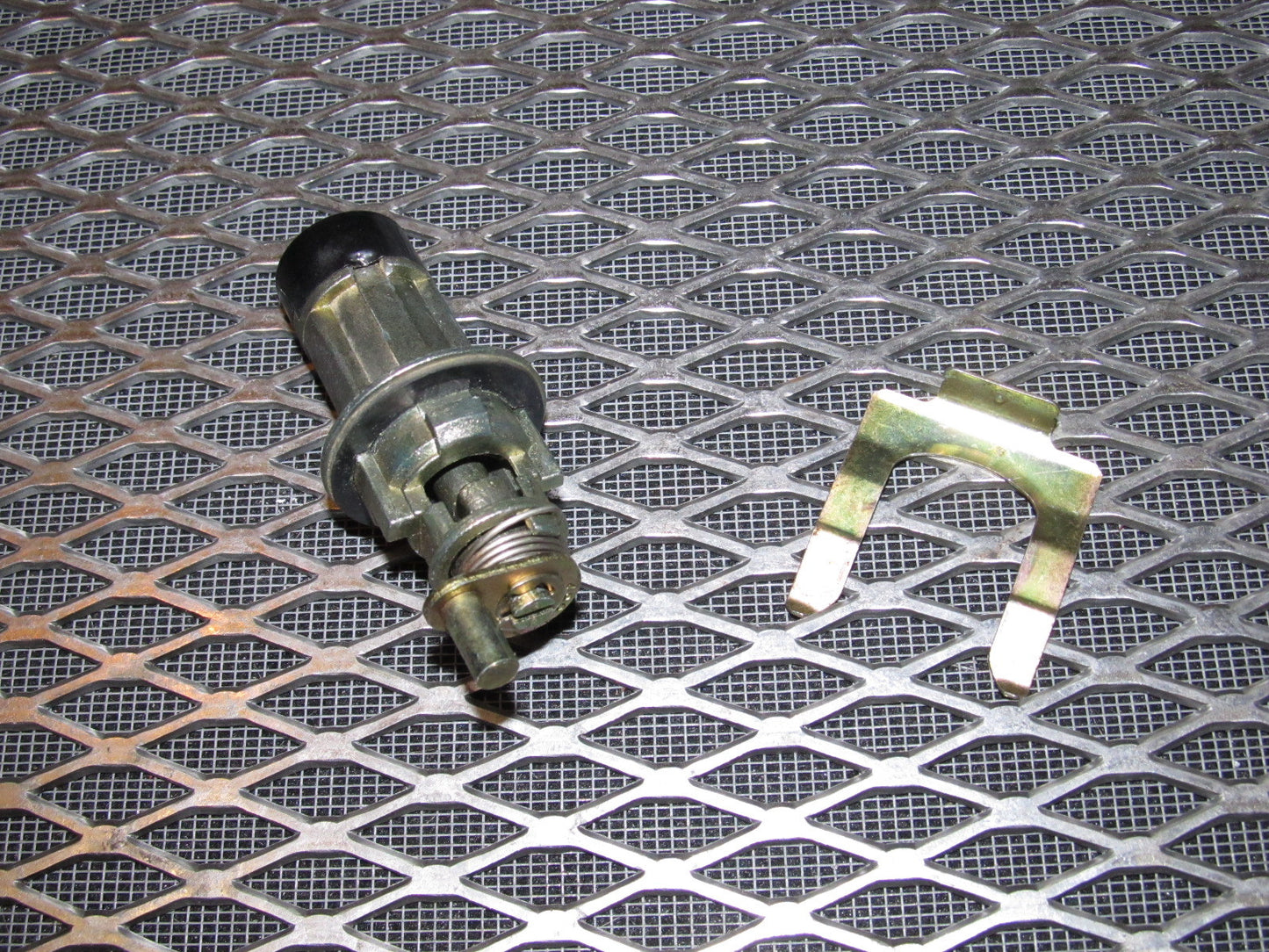 94 95 96 97 Mitsubishi 3000GT OEM Trunk Tumbler Lock