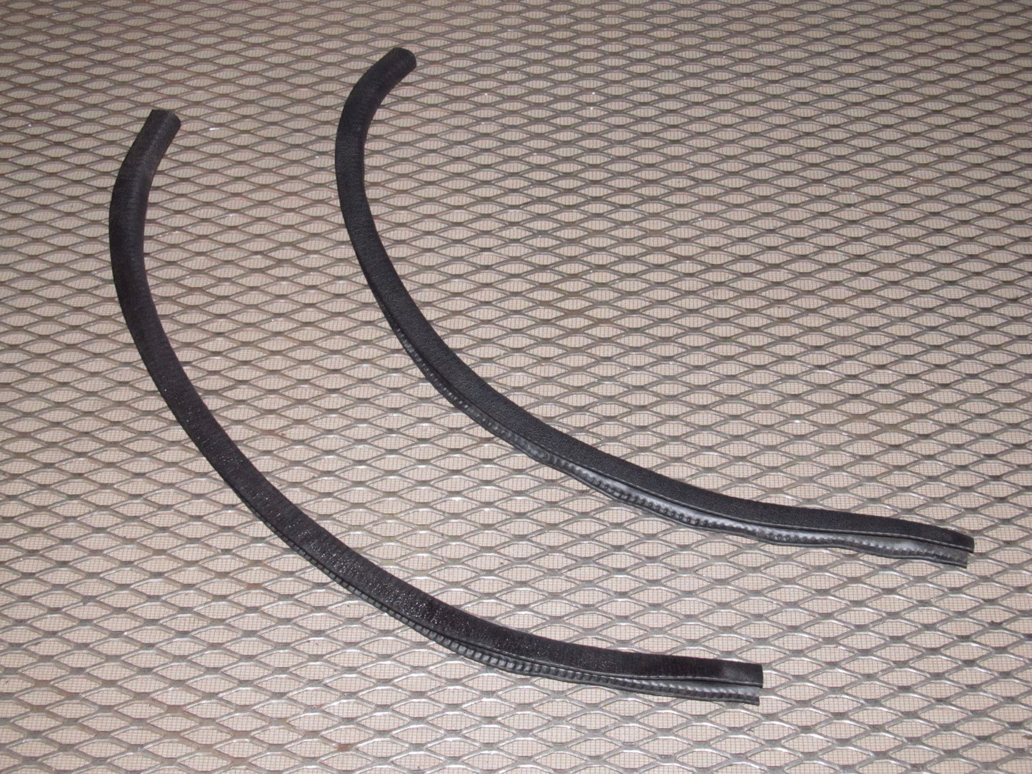 90-93 Mazda Miata OEM Chassis Belt Line Rubber Moulding - Set