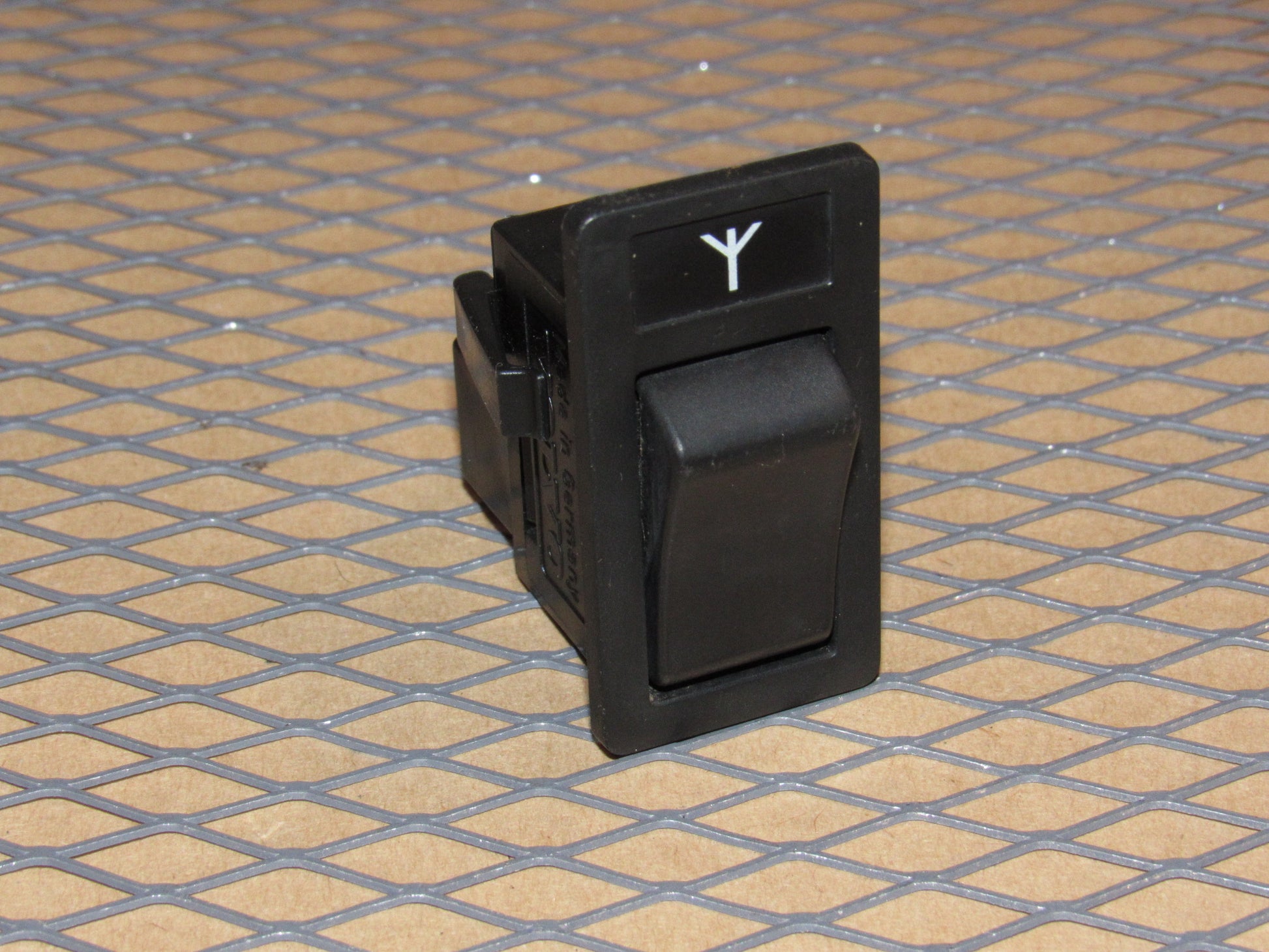 88 89 90 Volvo 760 OEM Power Antenna Switch