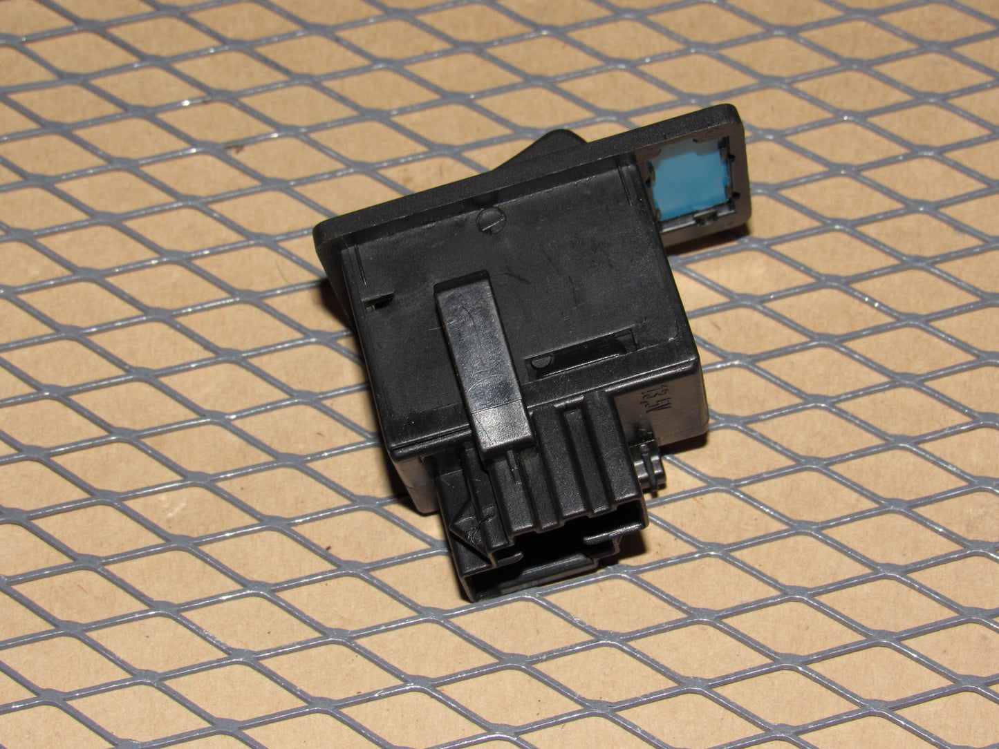 88 89 90 Volvo 760 OEM Power Antenna Switch