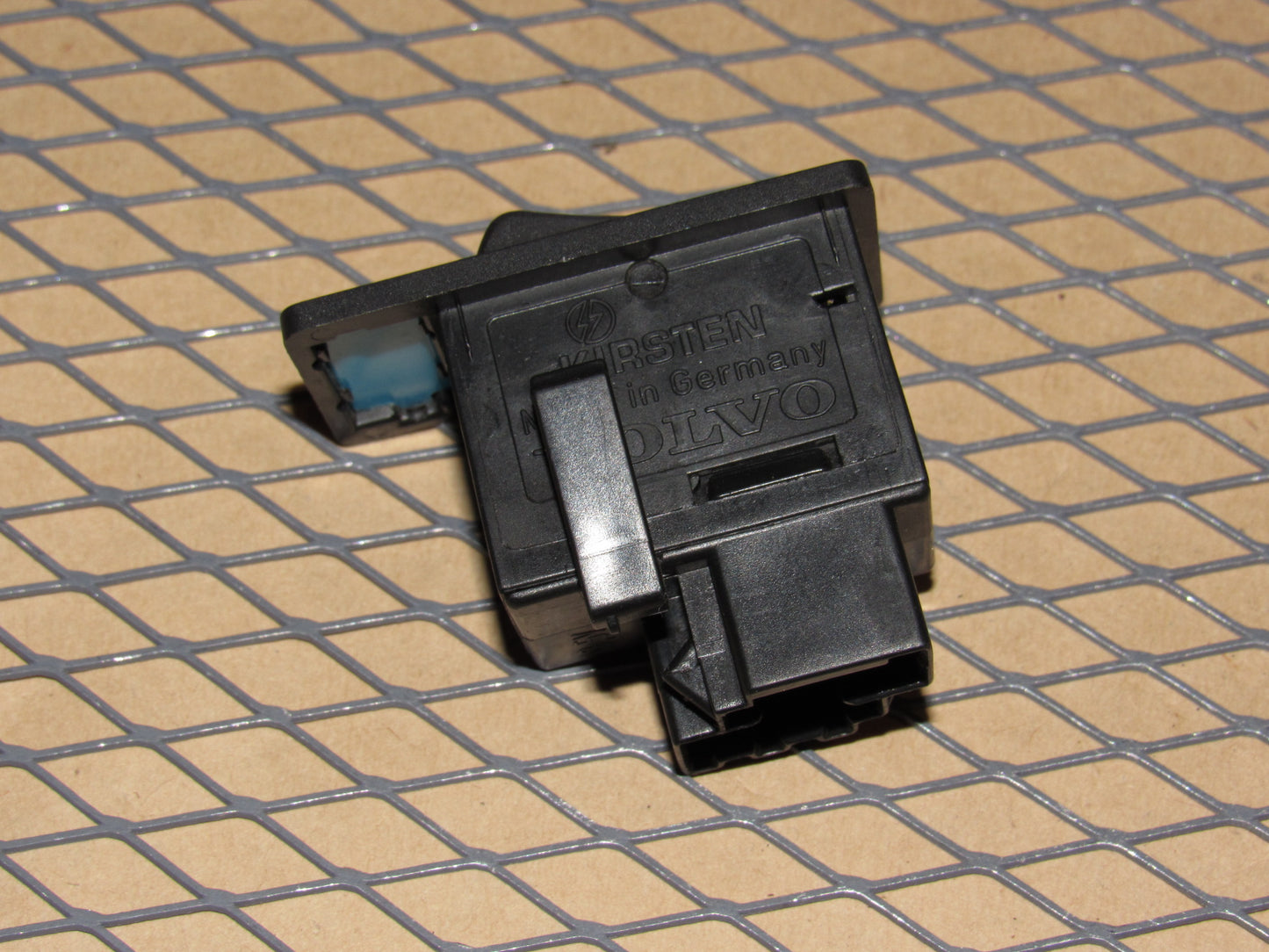 88 89 90 Volvo 760 OEM Power Antenna Switch