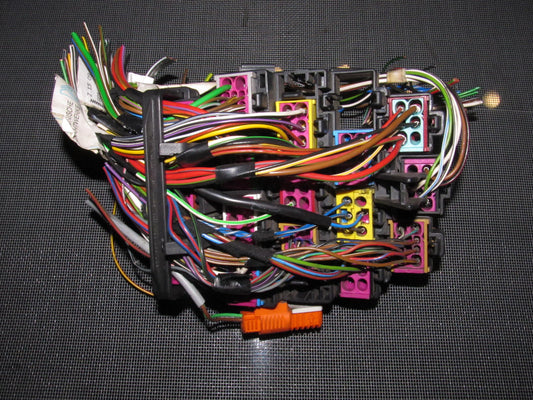 96-01 Audi A4 2.8L V6 OEM Fuse Box Wiring Harness